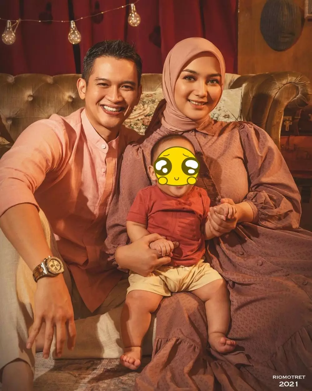 Momen pemotretan seleb bareng anak pertama Instagram © 2021 brilio.net Momen pemotretan seleb bareng anak pertama Instagram © 2021 brilio.net