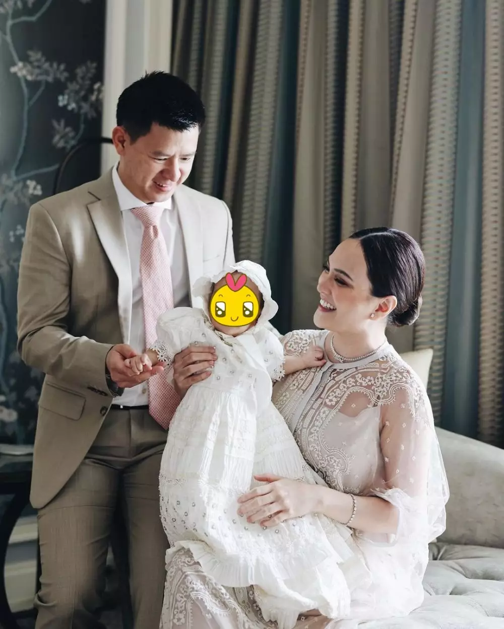 Momen pemotretan seleb bareng anak pertama Instagram © 2021 brilio.net Momen pemotretan seleb bareng anak pertama Instagram © 2021 brilio.net