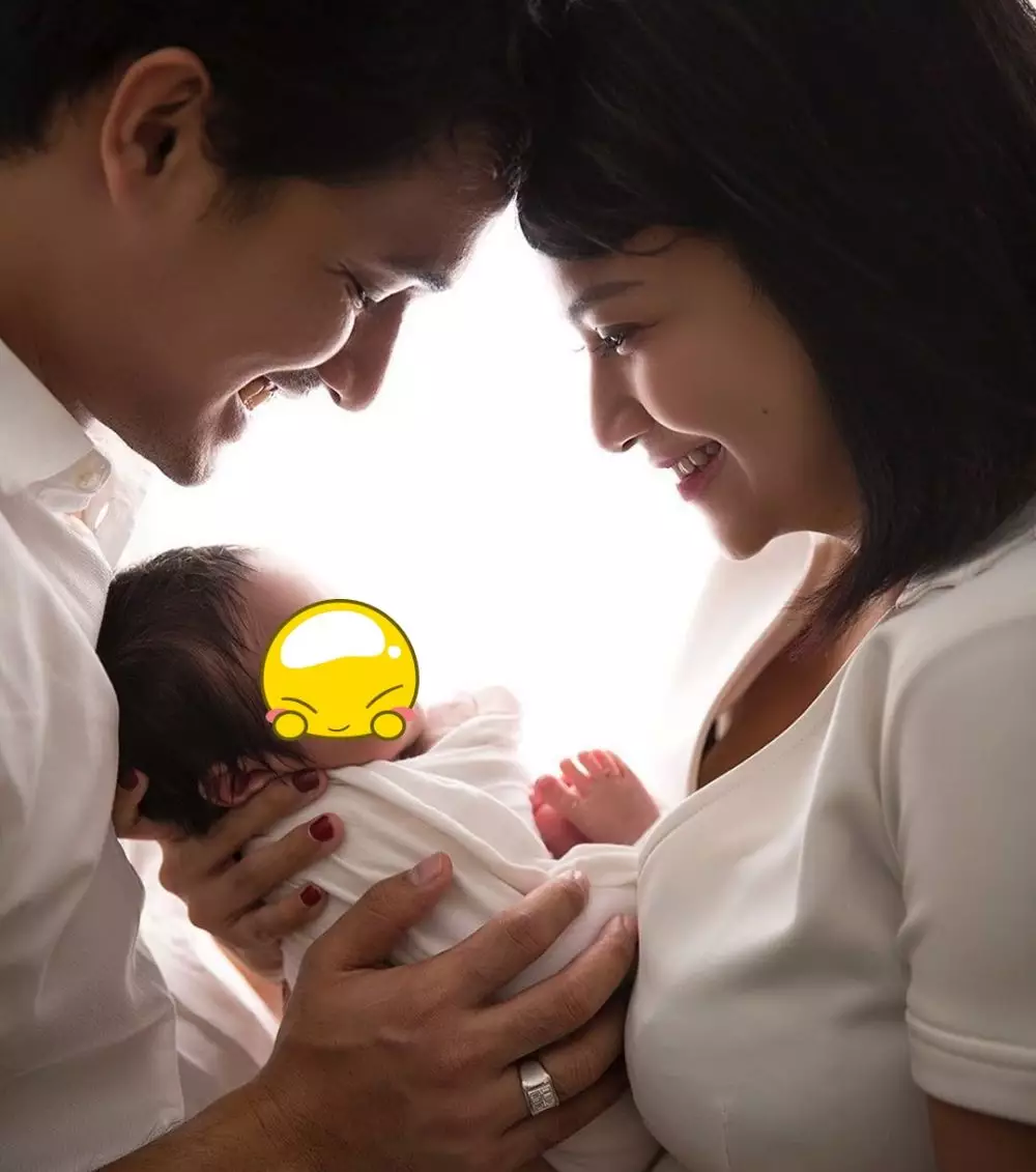 Momen pemotretan seleb bareng anak pertama Instagram © 2021 brilio.net Momen pemotretan seleb bareng anak pertama Instagram © 2021 brilio.net