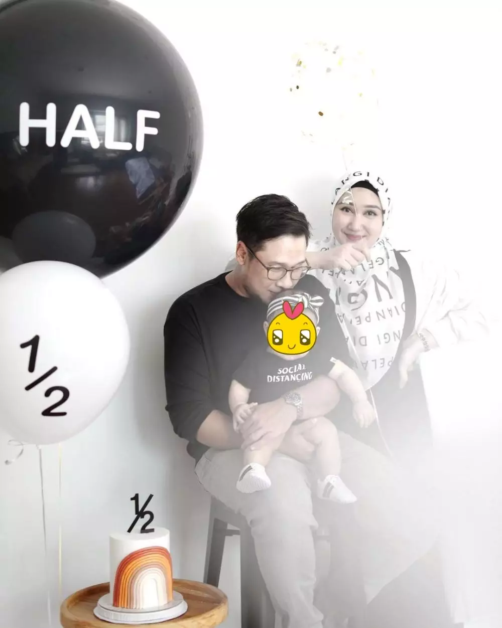 Momen pemotretan seleb bareng anak pertama Instagram © 2021 brilio.net Momen pemotretan seleb bareng anak pertama Instagram © 2021 brilio.net