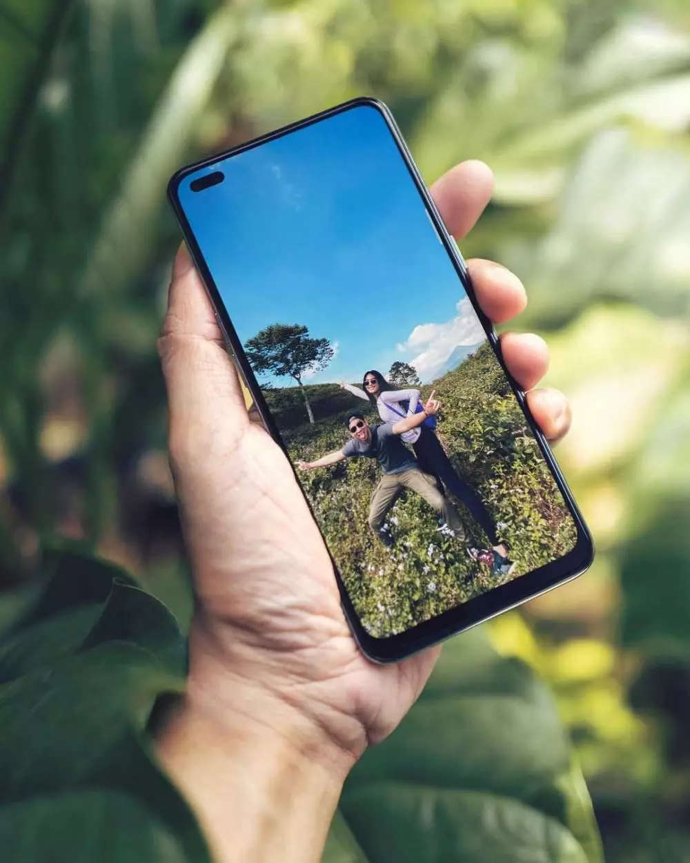 potret alika dan kekasih jarang umbar kemesraan © Instagram