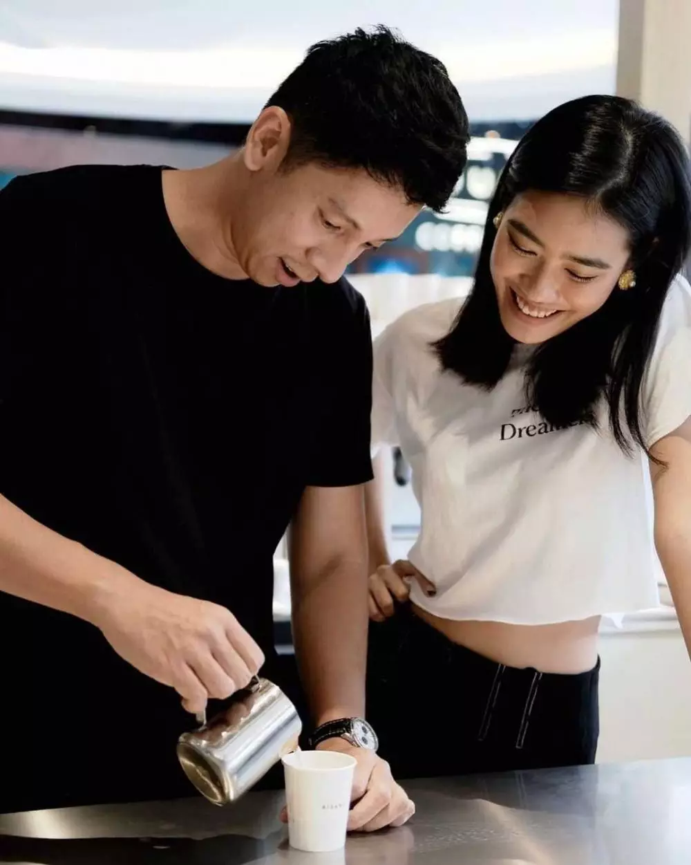 potret alika dan kekasih jarang umbar kemesraan © Instagram