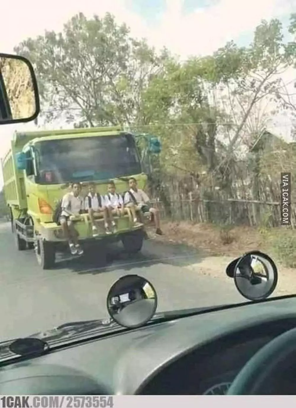 potret orang numpang © Berbagai Sumber