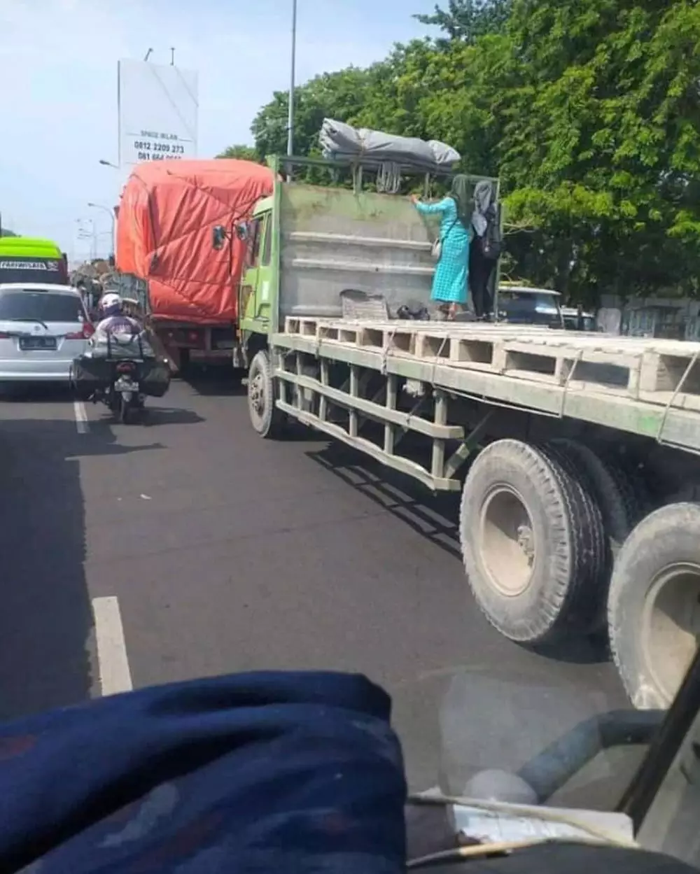 potret orang numpang © Berbagai Sumber