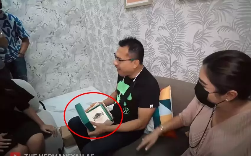 kado Anang Hermansyah © YouTube