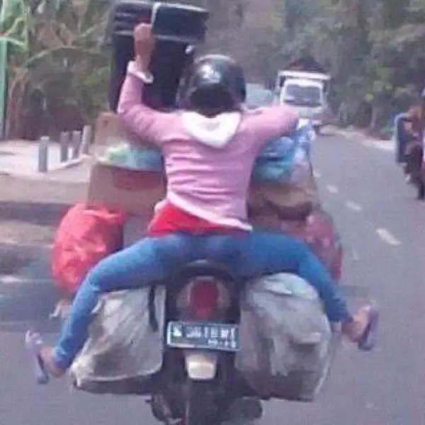 momen absurd pas boncengan Berbagai sumber momen absurd pas boncengan Berbagai sumber