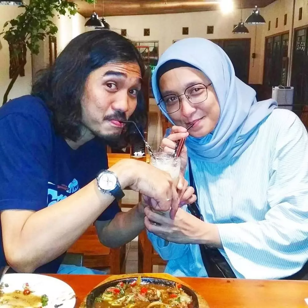 potret harmonis duta dan adelia lontoh © berbagai sumber potret harmonis duta dan adelia lontoh © berbagai sumber