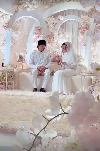 Engku Emran menikah © 2021 brilio.net Engku Emran menikah © 2021 brilio.net