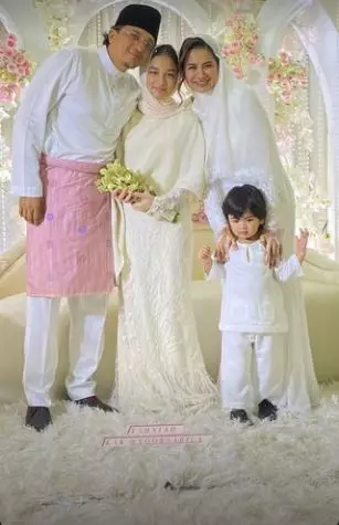 Pesona Noor Nabila istri Engku Emran © Instagram Pesona Noor Nabila istri Engku Emran © Instagram