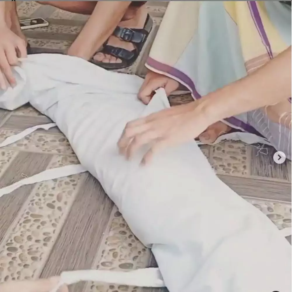 Momen Umi Pipik kuburkan kucing © 2021 brilio.net