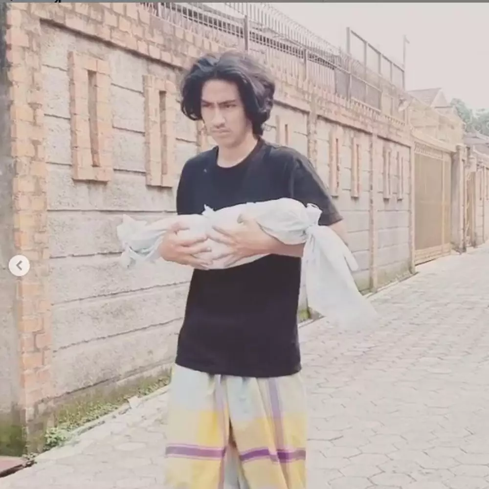 Momen Umi Pipik kuburkan kucing © 2021 brilio.net