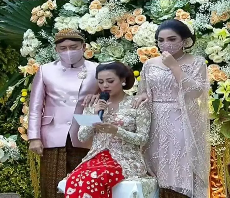 Momen siraman Aurel Hermansyah © berbagai sumber