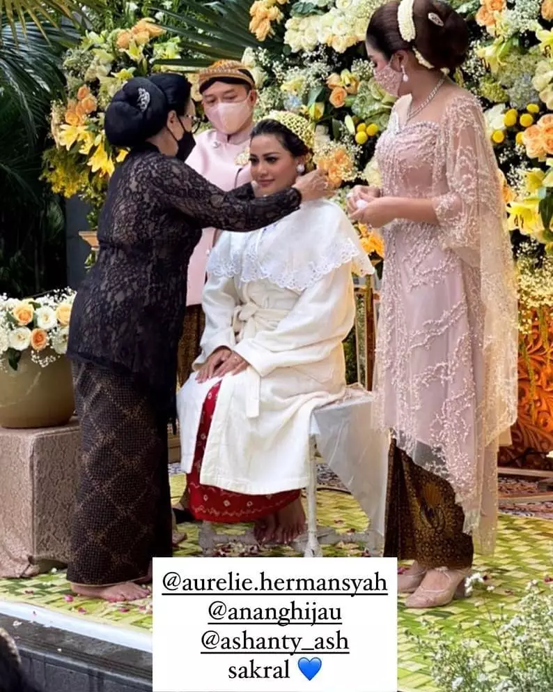 Momen siraman Aurel Hermansyah © berbagai sumber