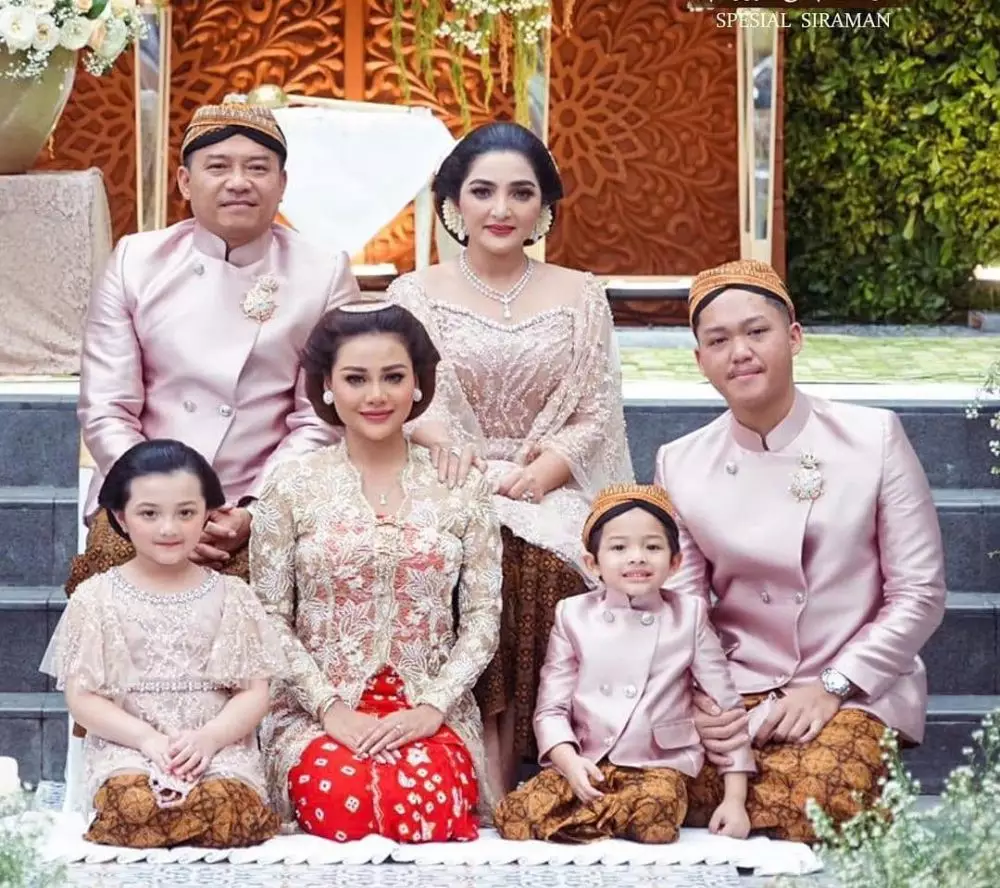 Momen siraman Aurel Hermansyah © berbagai sumber