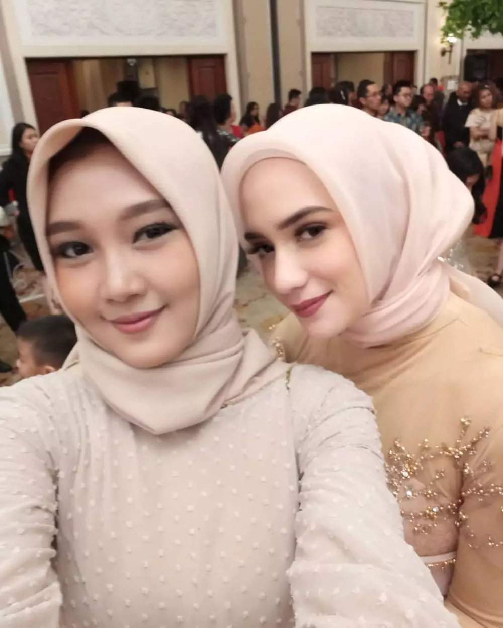 gaya Putri Anne kondangan © Instagram gaya Putri Anne kondangan © Instagram