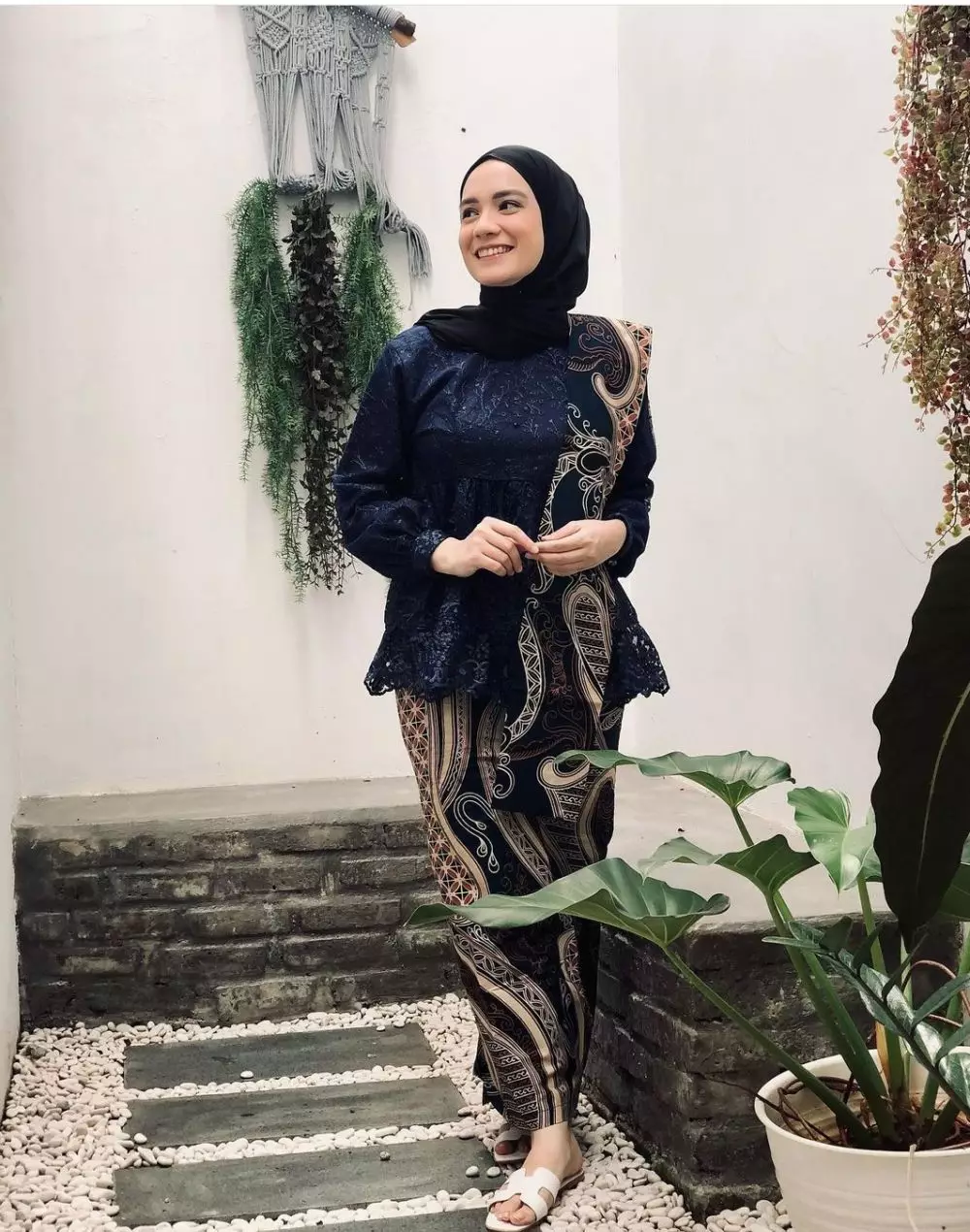 gaya Putri Anne kondangan © Instagram gaya Putri Anne kondangan © Instagram