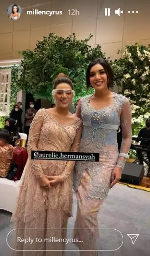 Gaya Millendaru di siraman Aurel © Instagram Gaya Millendaru di siraman Aurel © Instagram