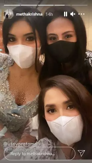 Gaya Millendaru di siraman Aurel © Instagram