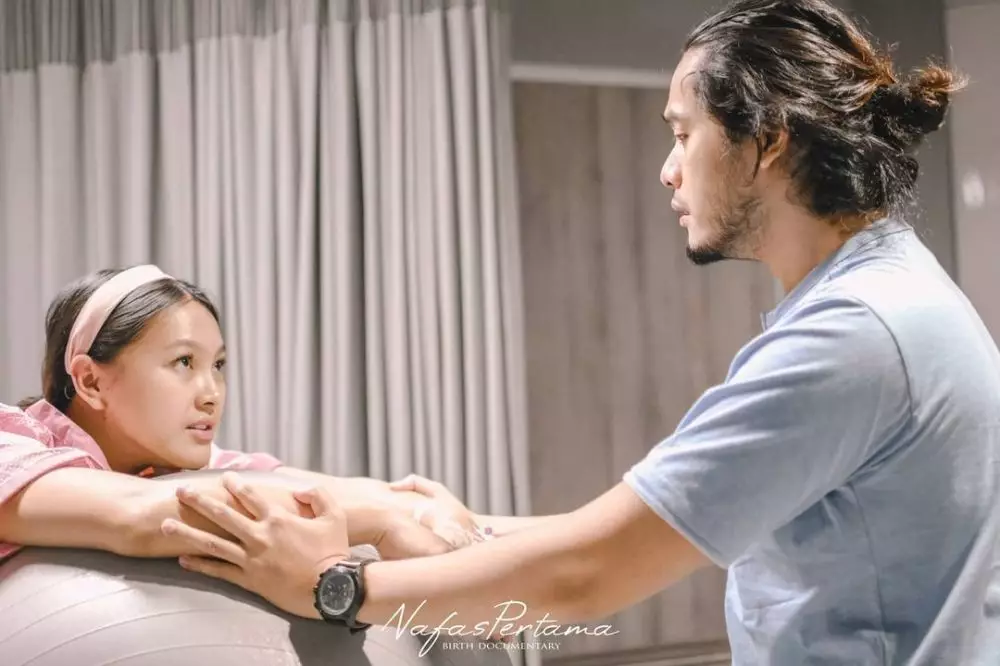 Ana Riana melahirkan anak pertama © 2021 berbagai sumber