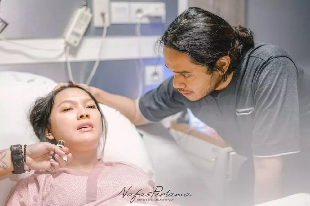 Ana Riana melahirkan anak pertama © 2021 berbagai sumber