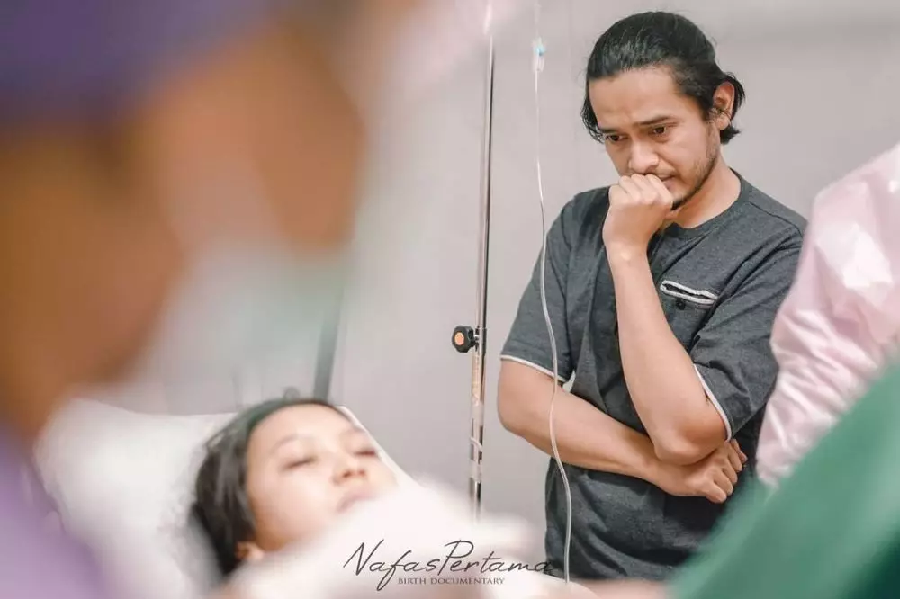 Ana Riana melahirkan anak pertama © 2021 berbagai sumber