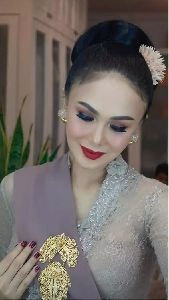 pesona Yuni Shara di siraman Aurel © 2021 berbagai sumber