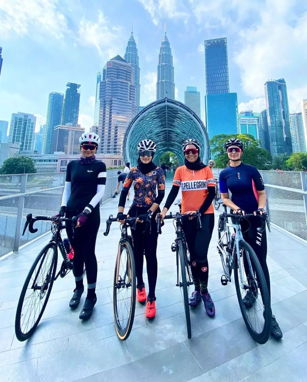 Noor Nabila bersepeda © 2021 Instagram