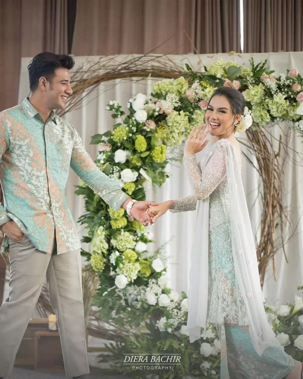 Gaya pasangan seleb pakai baju couple © Instagram Gaya pasangan seleb pakai baju couple © Instagram
