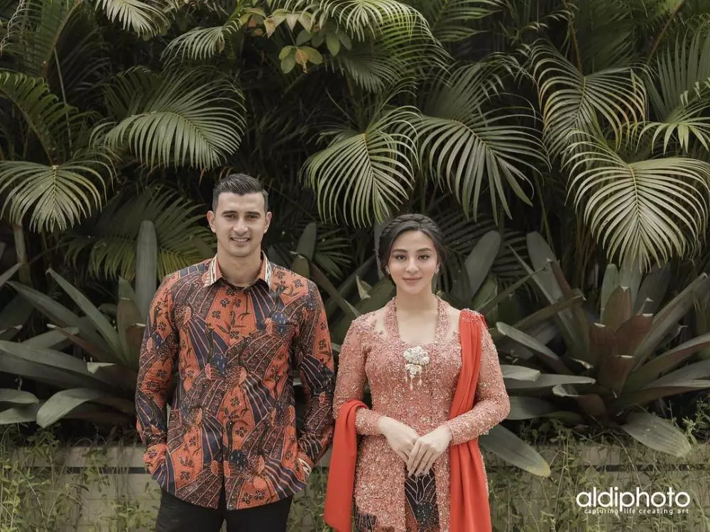 Gaya pasangan seleb pakai baju couple © Instagram Gaya pasangan seleb pakai baju couple © Instagram