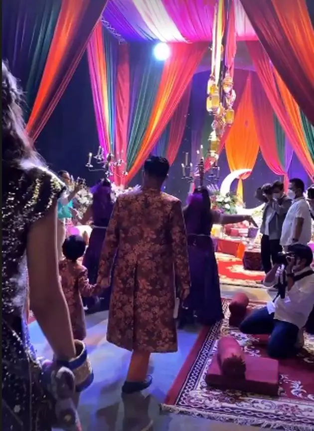 Henna Night Aurel Hermansyah © 2021 brilio.net Henna Night Aurel Hermansyah © 2021 brilio.net