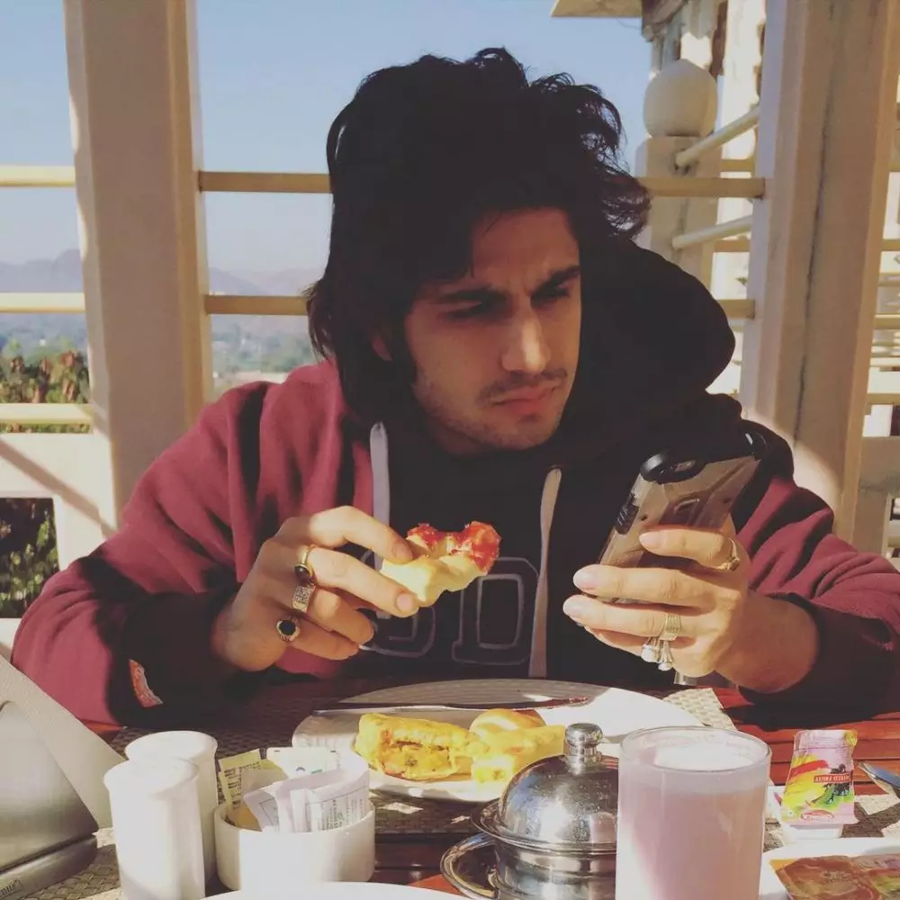 Potret penampilan terbaru Rajat Tokas Instagram © 2021 brilio.net Potret penampilan terbaru Rajat Tokas Instagram © 2021 brilio.net