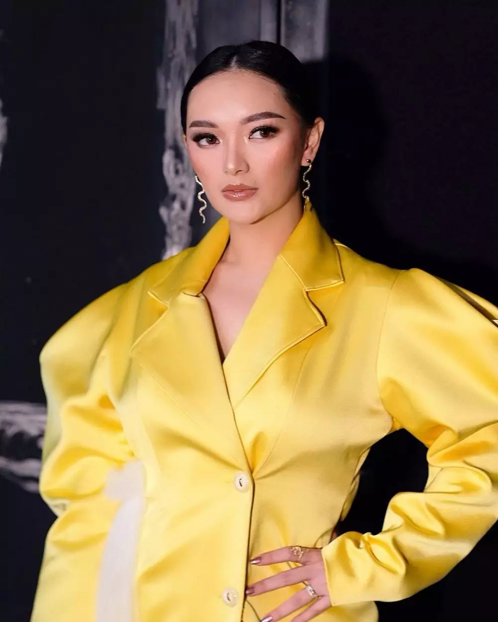 Gaya Zaskia Gotik kembali manggung pasca lahiran © Instagram