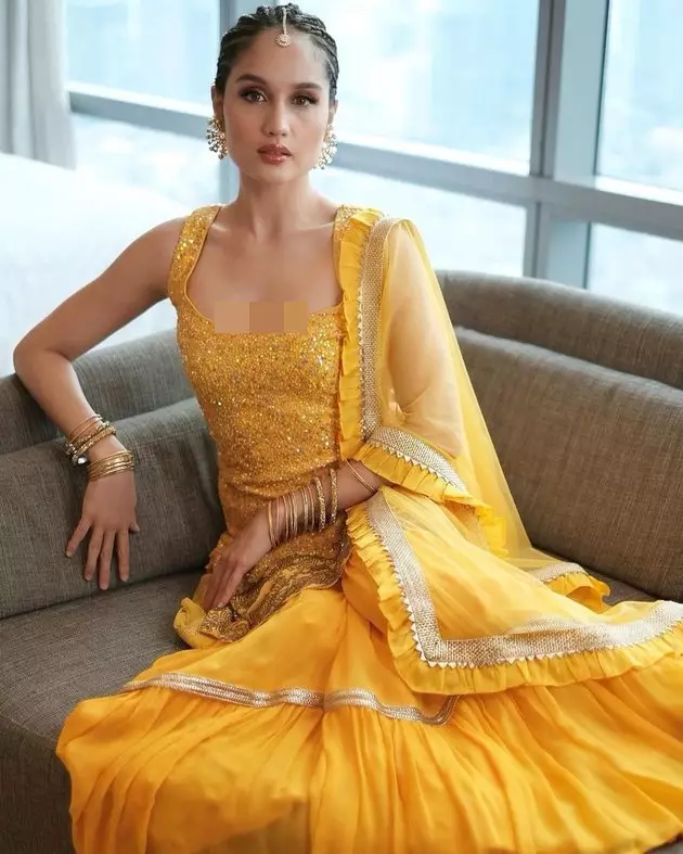 Potret penyanyi cantik ala bintang India © Instagram Potret penyanyi cantik ala bintang India © Instagram