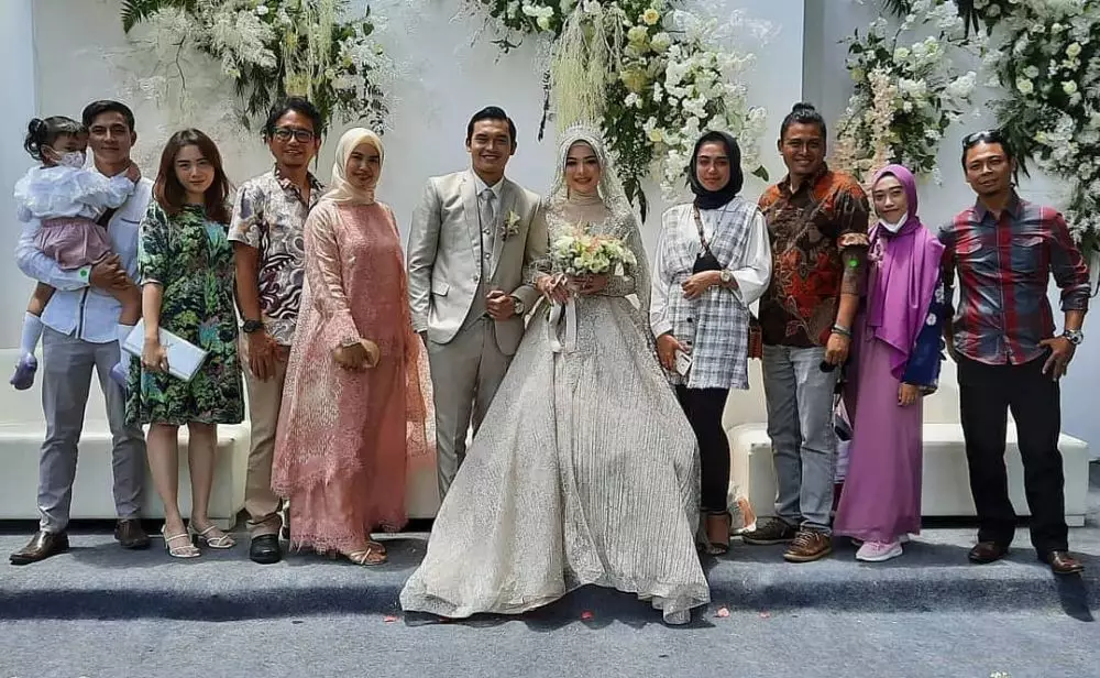 Momen tim sinetron Ikatan Cinta hadiri pernikahan Ikbal Fauzi © Instagram