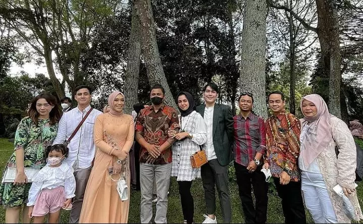 Momen tim sinetron Ikatan Cinta hadiri pernikahan Ikbal Fauzi © Instagram