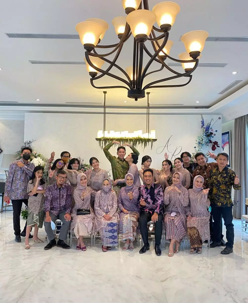 lamaran Alika Islamadina dan Raja Siregar © 2021 brilio.net