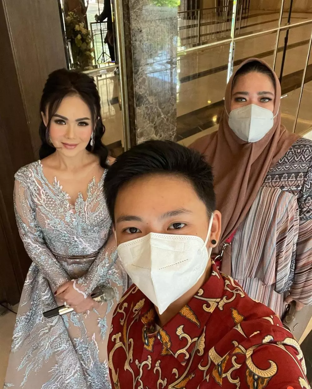 Yuni Shara dengan makeup Korea © 2021 brilio.net Yuni Shara dengan makeup Korea © 2021 brilio.net