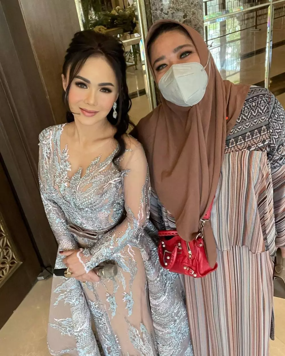 Yuni Shara dengan makeup Korea © 2021 brilio.net Yuni Shara dengan makeup Korea © 2021 brilio.net