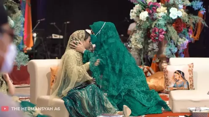 potret krisdayanti di pengajian aurel © berbagai sumber