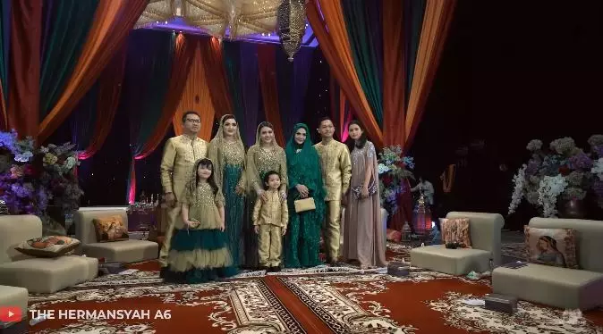 potret krisdayanti di pengajian aurel © berbagai sumber