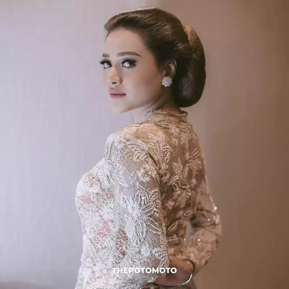 perhiasan aurel di siraman © Instagram