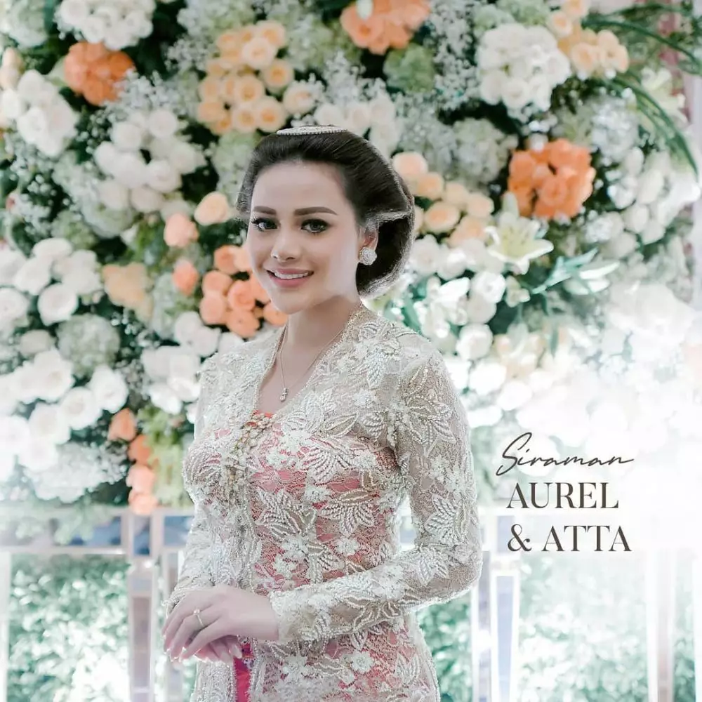 perhiasan aurel di siraman © Instagram