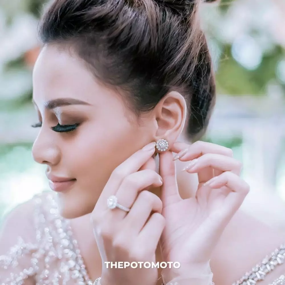 perhiasan aurel di siraman © Instagram