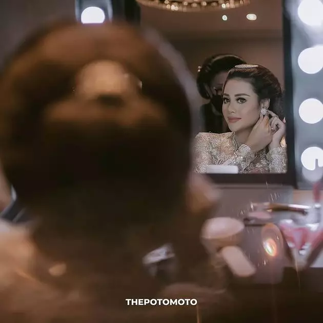 perhiasan aurel di siraman © Instagram