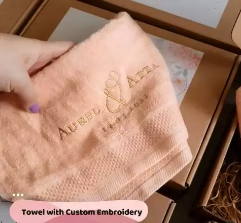 suvenir siraman Aurel © Instagram