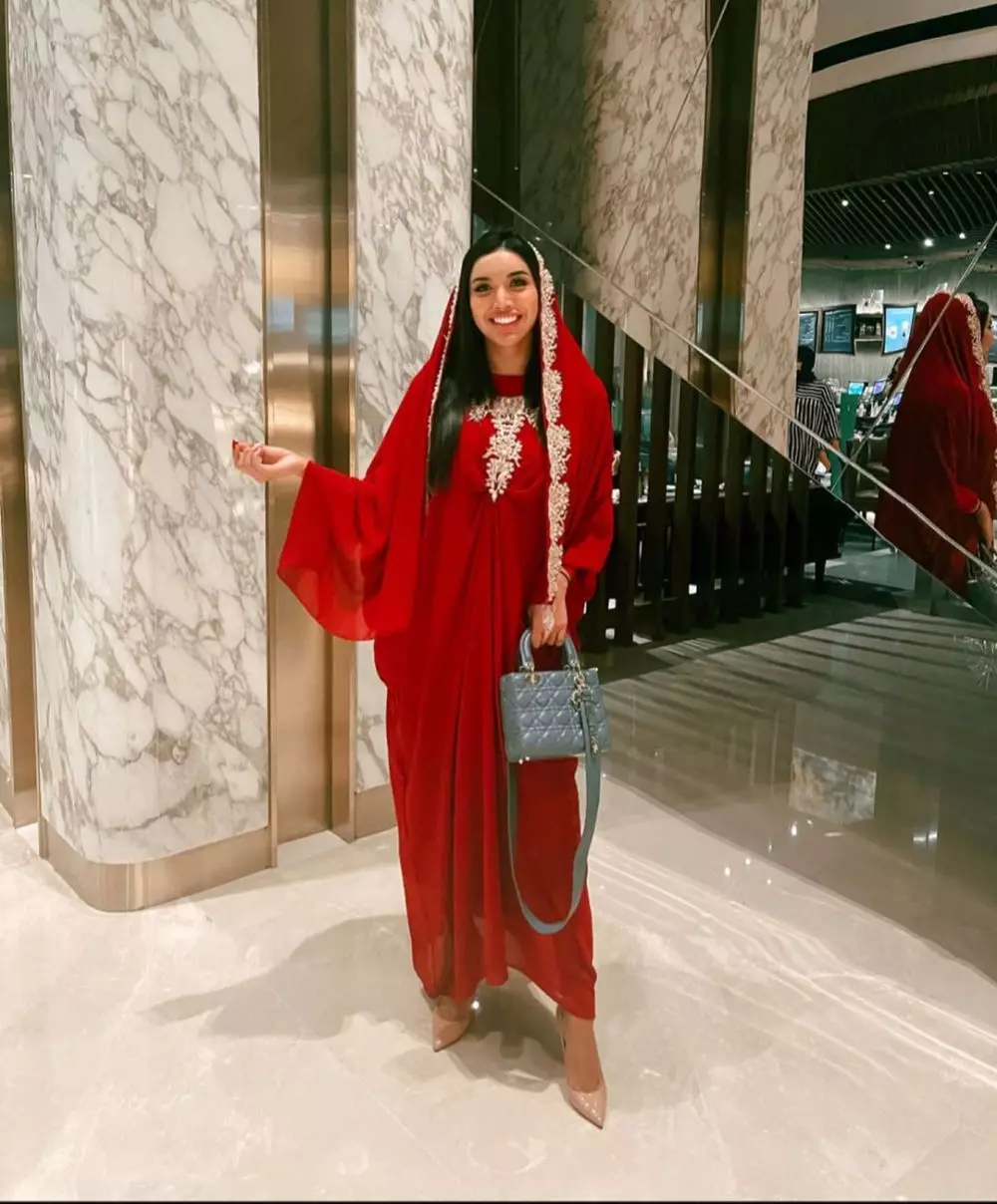 Potret Millen Cyrus di Henna Night Aurel Instagram