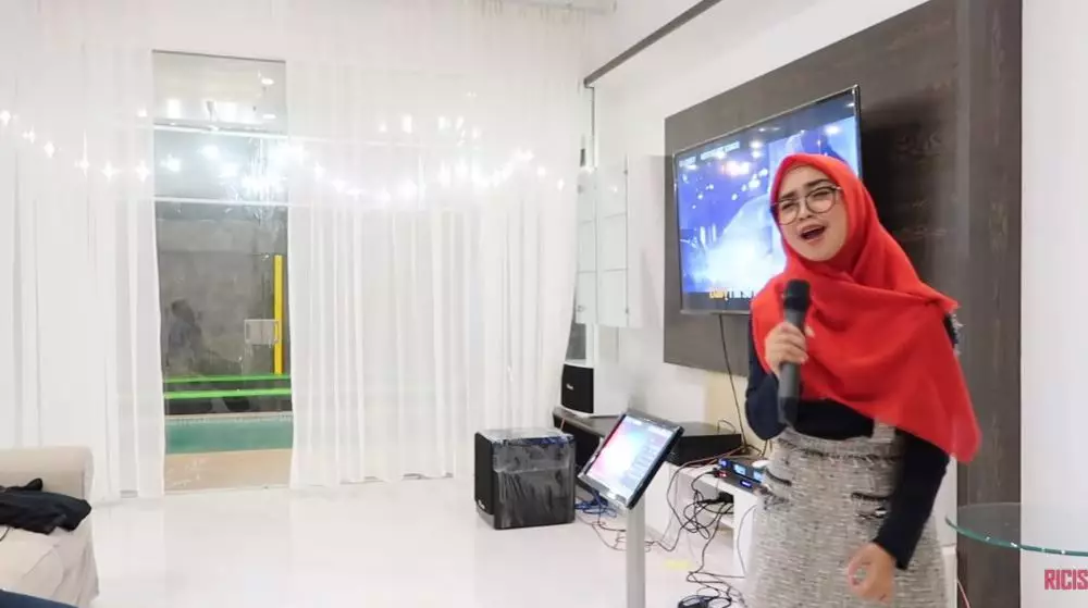 potret ruang karaoke rumah seleb © Berbagai Sumber potret ruang karaoke rumah seleb © Berbagai Sumber