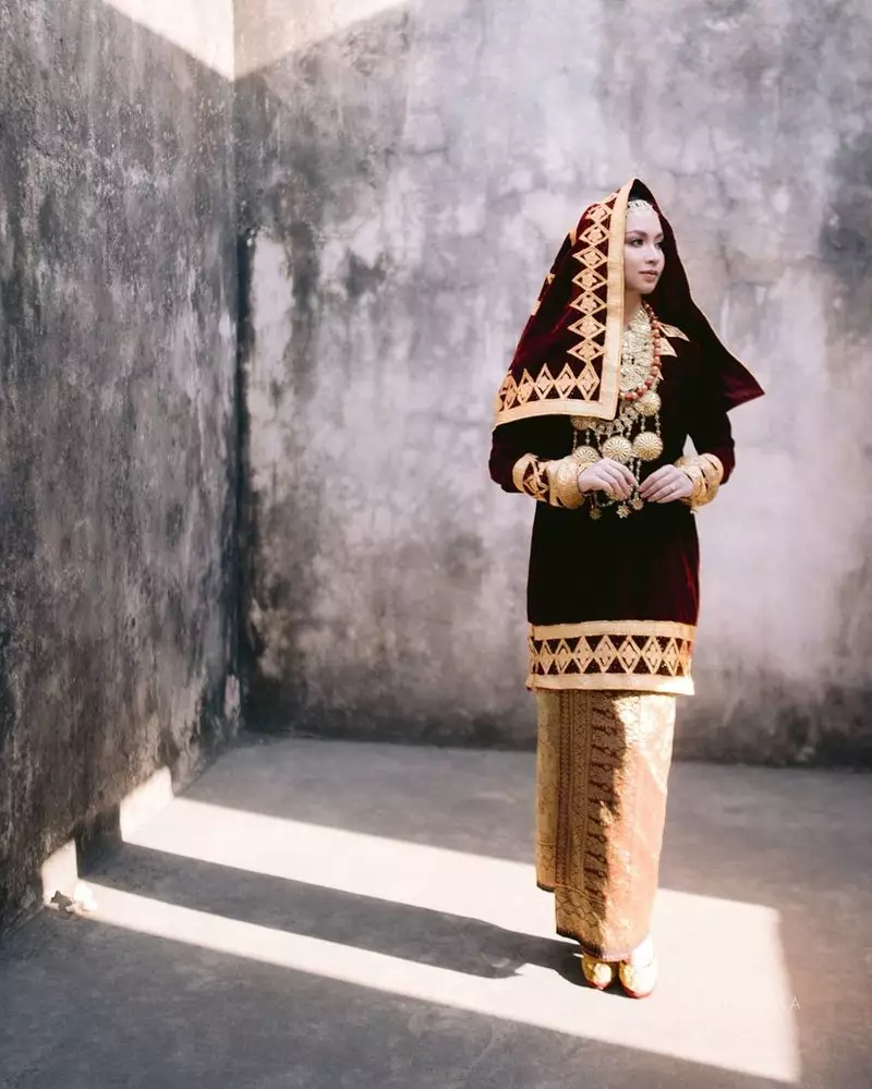pesona seleb prewedding dengan adat minang © Instagram
