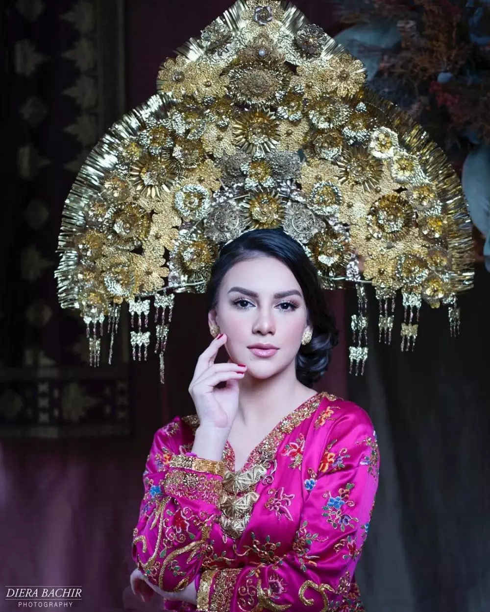 pesona seleb prewedding dengan adat minang © Instagram