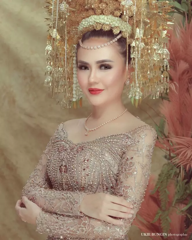 pesona seleb prewedding dengan adat minang © Instagram